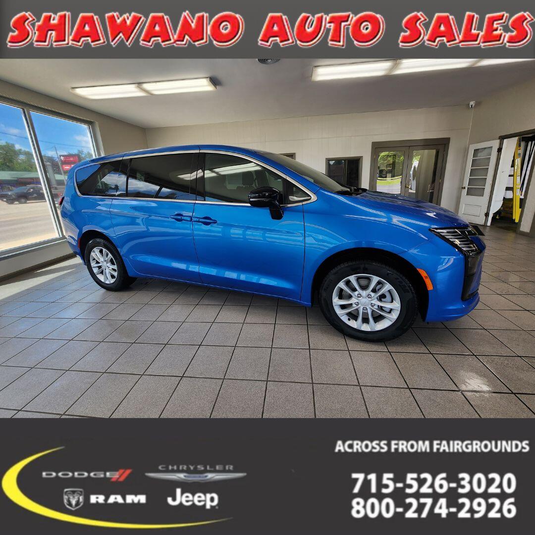2027 Chrysler Pacifica Select AWD's photo