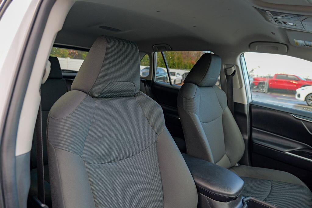 2024 Toyota RAV4 LE - Photo 34