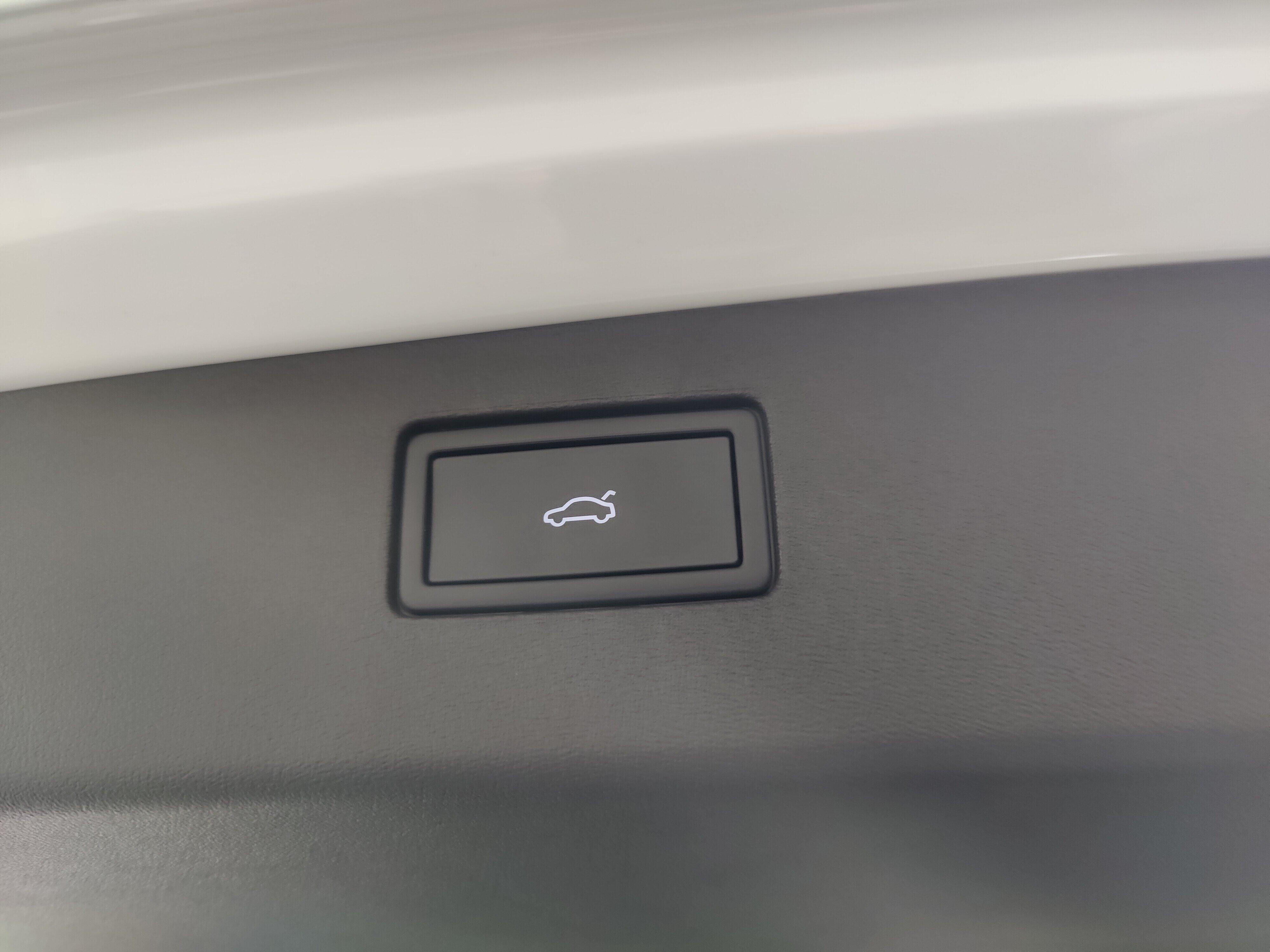 2025 Volkswagen Tiguan SEL R-LINE - Photo 16