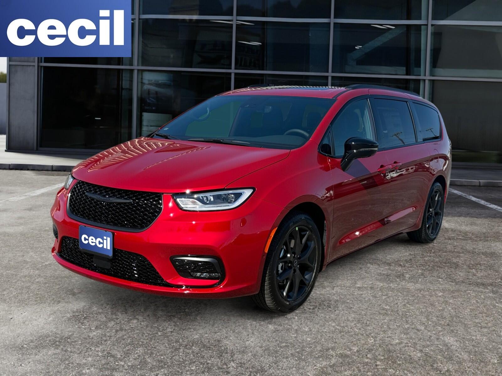 2026 Chrysler Pacifica Select's photo