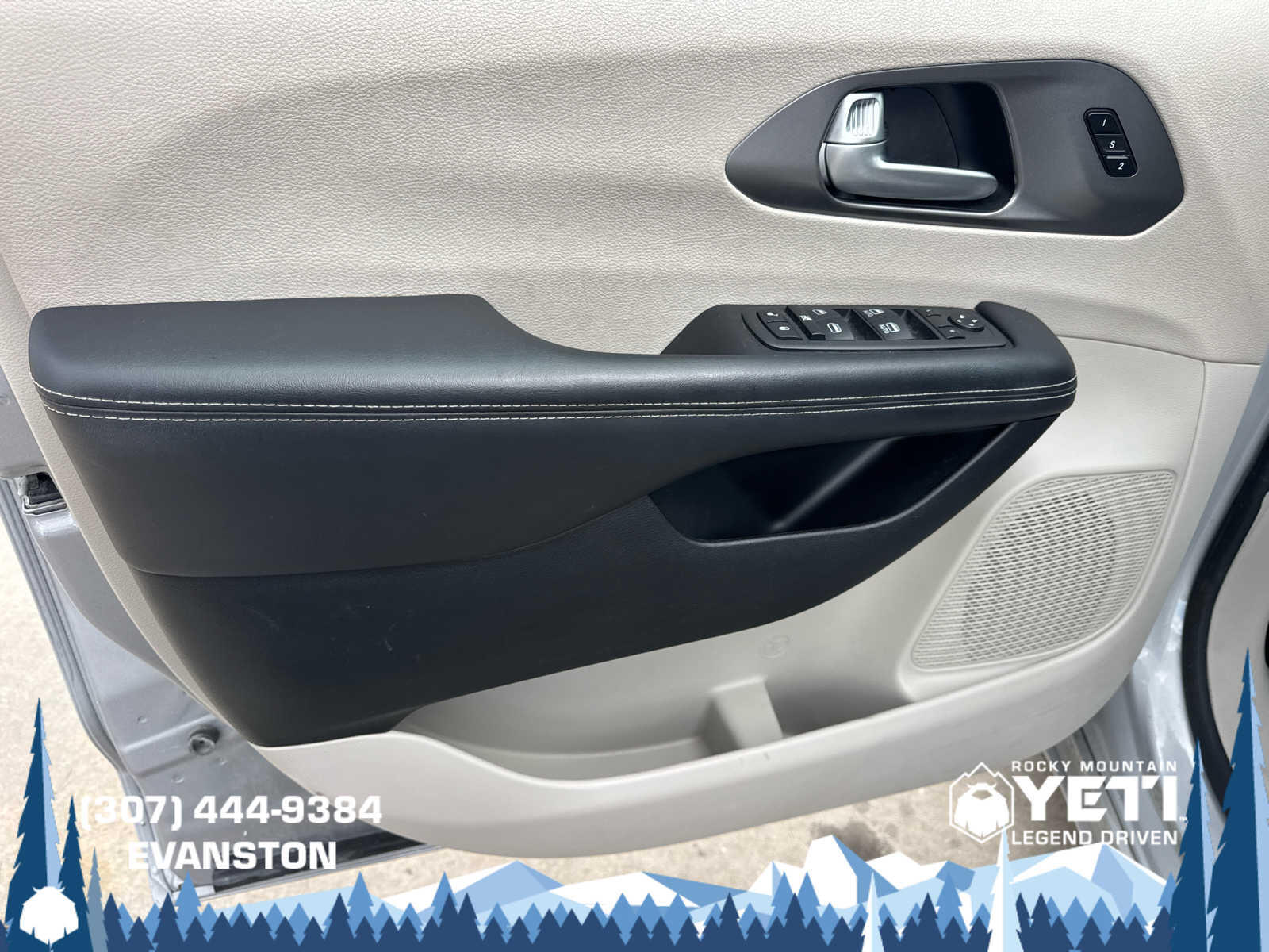 2023 Chrysler Pacifica Touring L - Photo 22
