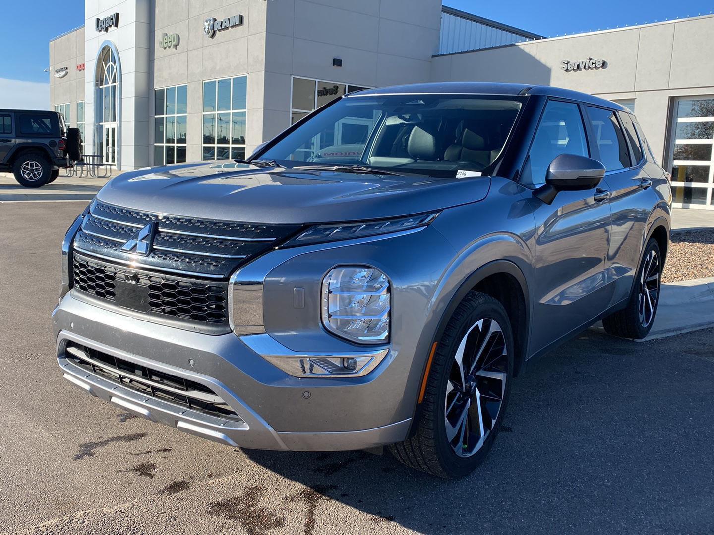 2024 Mitsubishi Outlander SE's photo