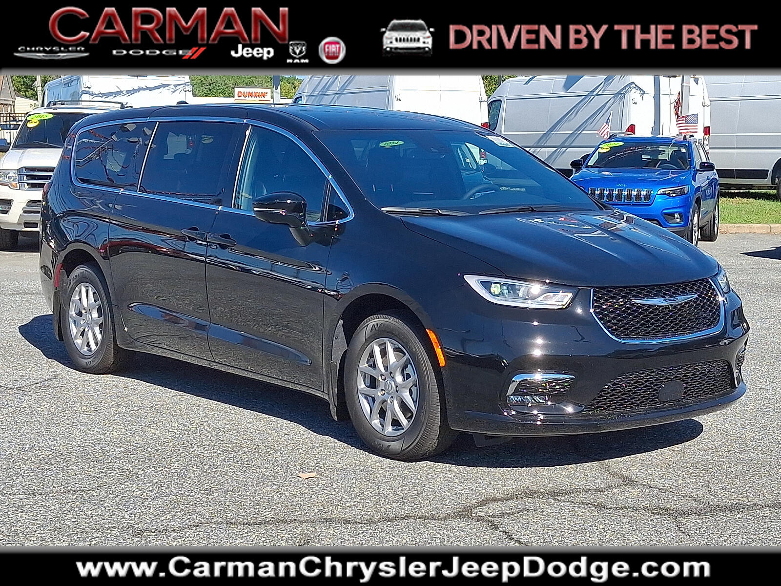 2026 Chrysler Pacifica Select's photo