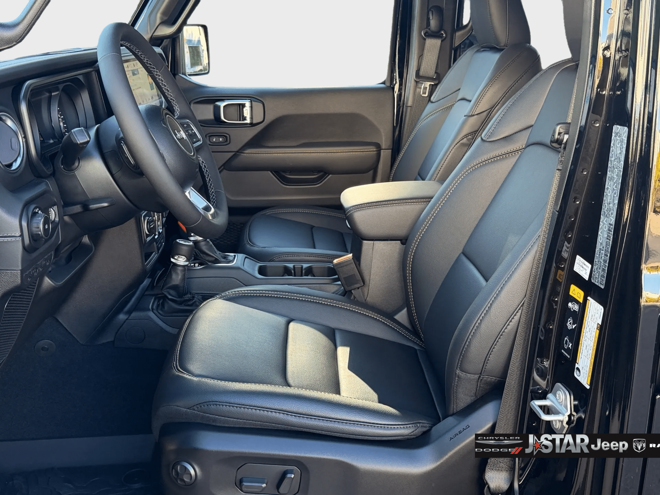 2025 Jeep Wrangler 4-Door Sahara - Photo 10