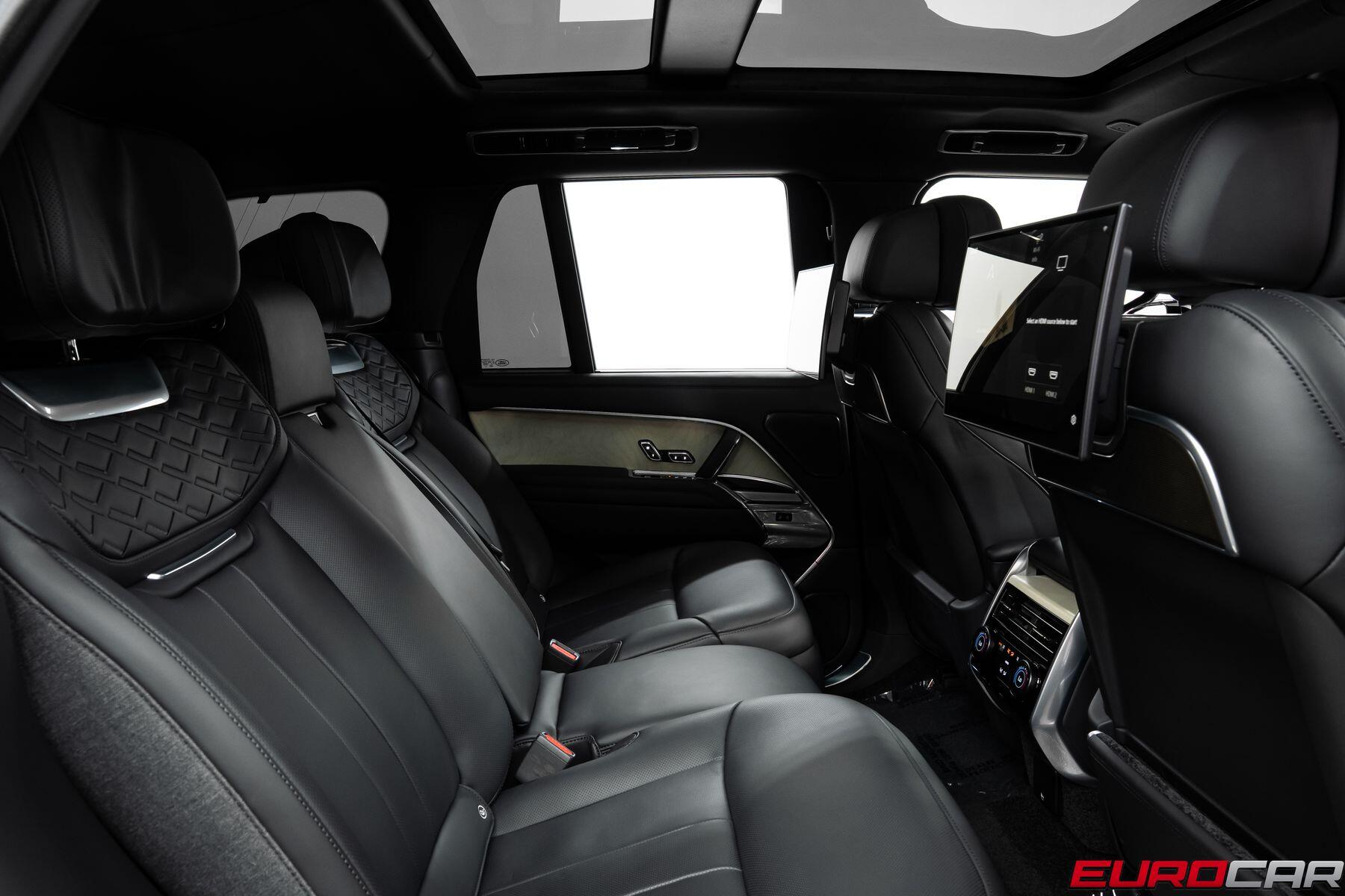 2025 Land Rover Range Rover SV *EXECUTIVE REAR SEATS * CUSTOM AL13 WHEELS*Image 35