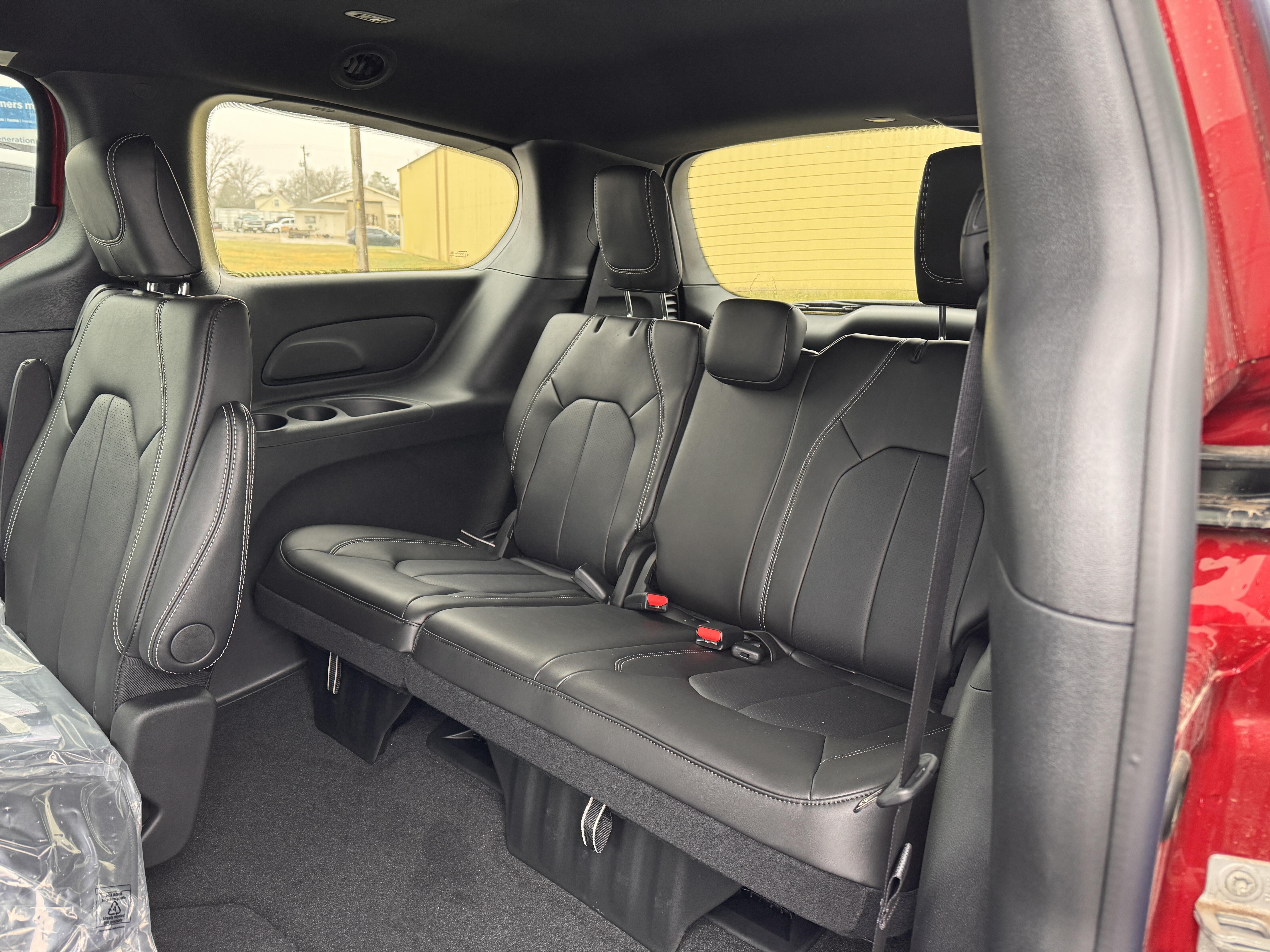 2026 Chrysler Pacifica Select - Photo 10