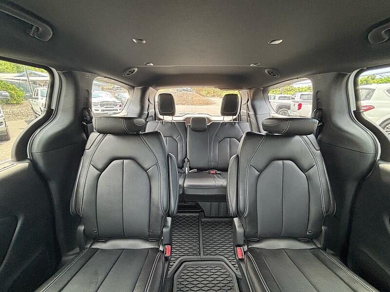 2025 Chrysler Pacifica Select - Photo 15