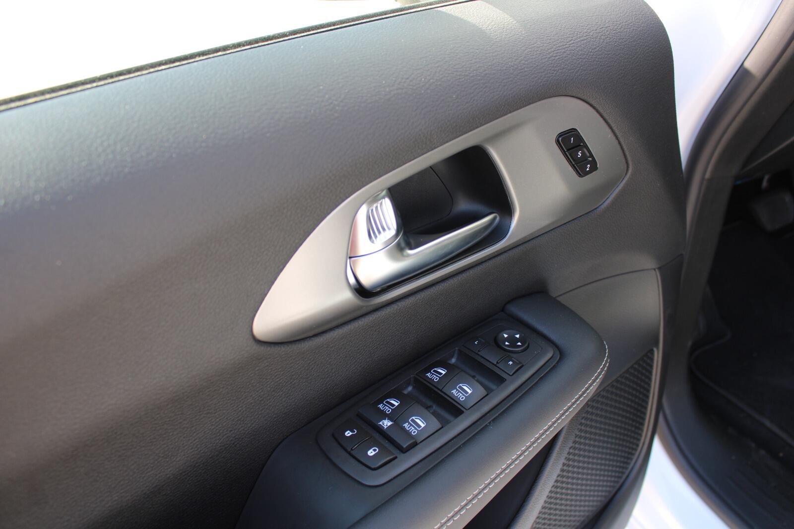 2026 Chrysler Pacifica Select - Photo 12