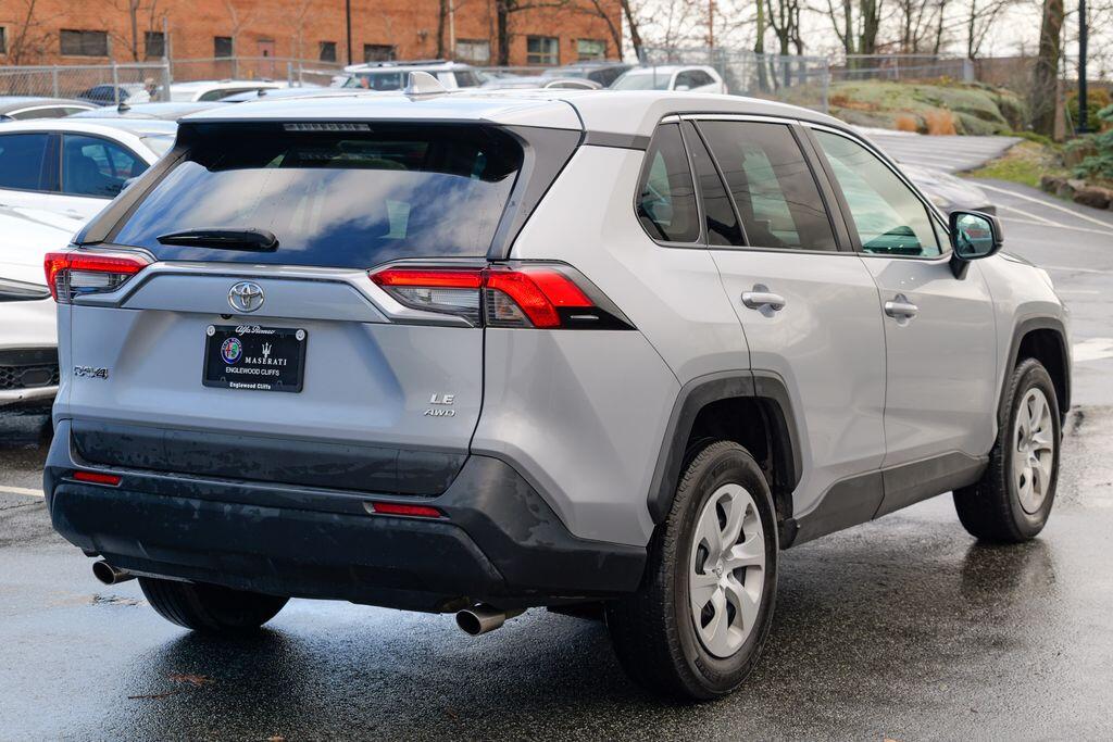 2024 Toyota RAV4 LE - Photo 7