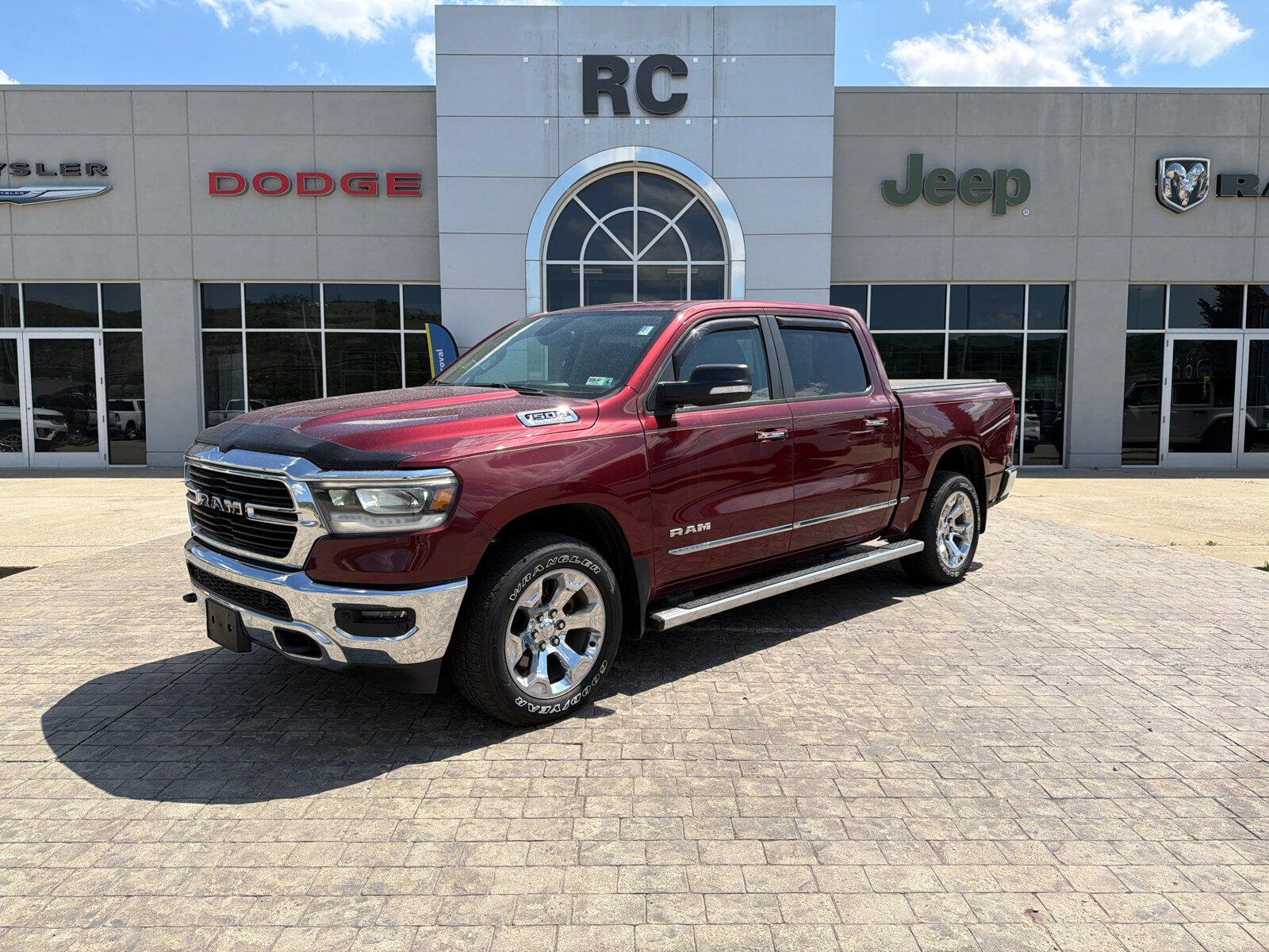 2019 RAM 1500 Big Horn/Lone Star 4x4 Crew Cab 5'7's photo