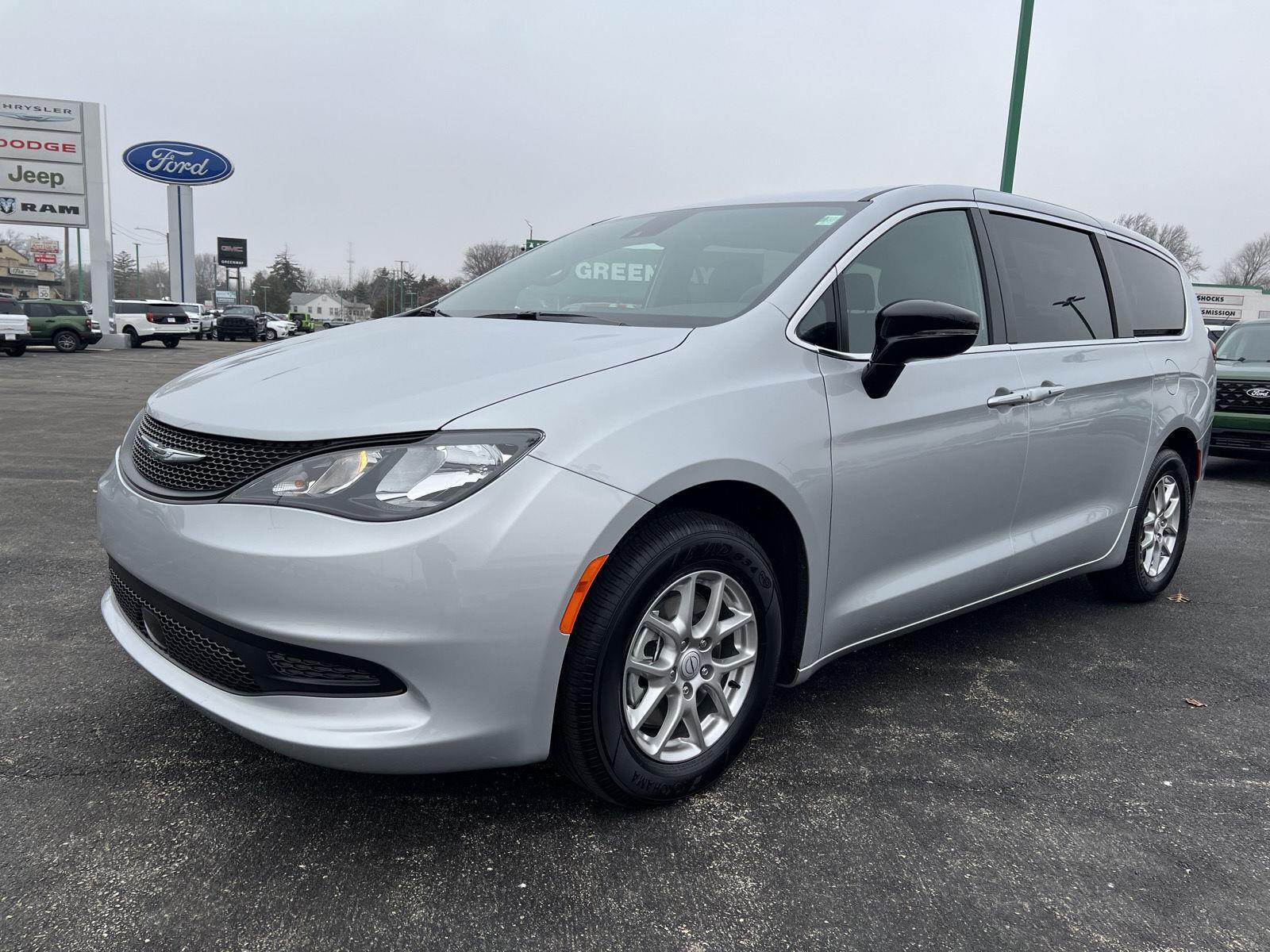 2026 Chrysler Voyager LX - Photo 9
