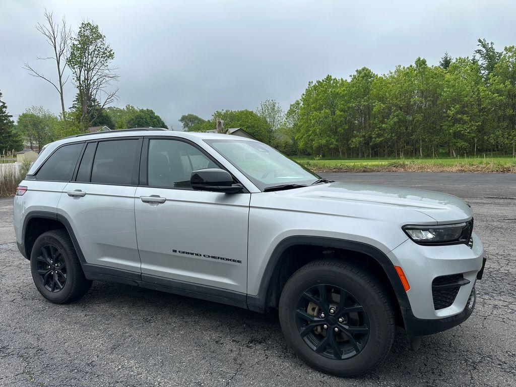2025 Jeep Grand Cherokee Altitude X 4x4's photo