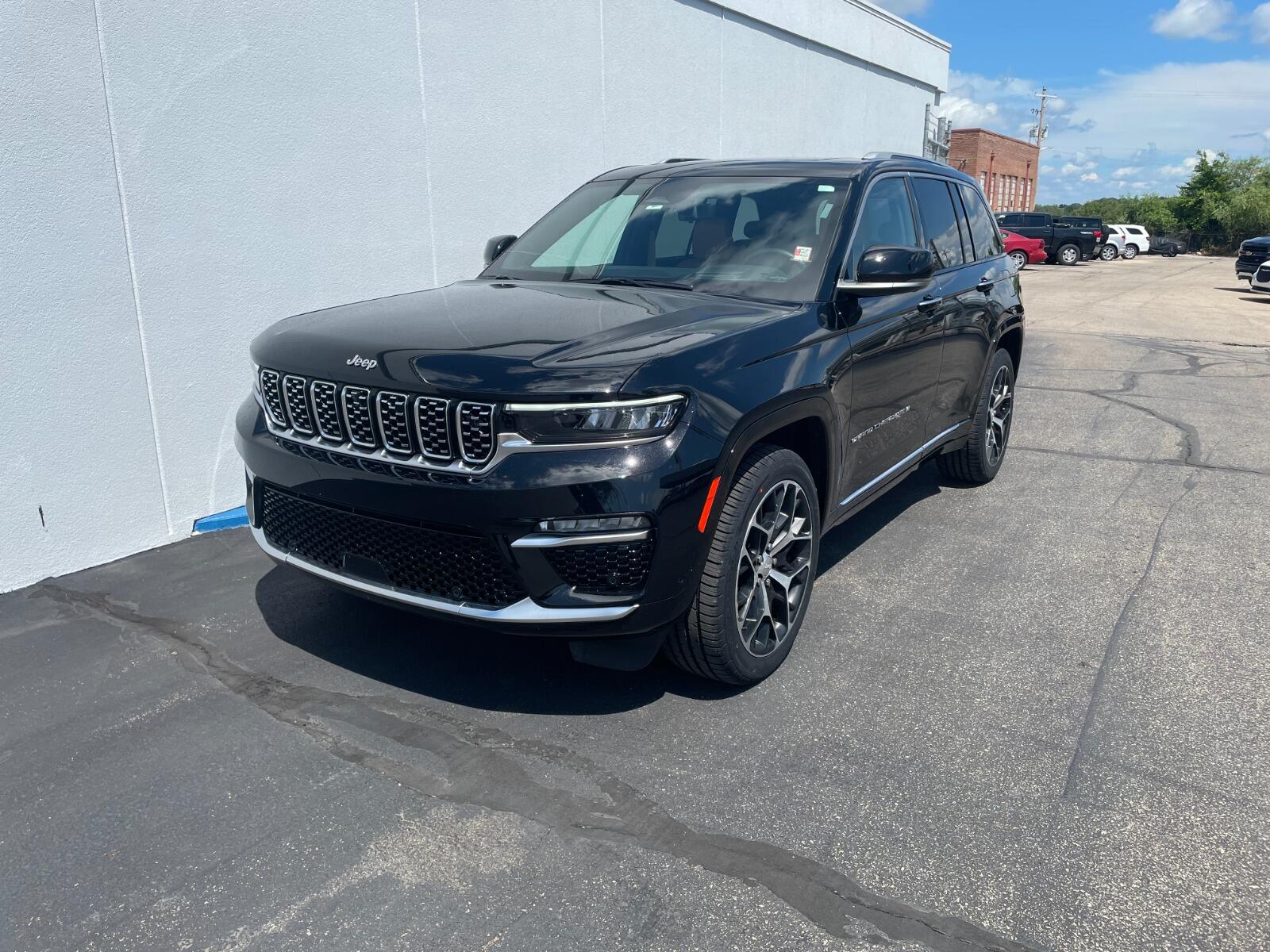 Used 2023 Jeep Grand Cherokee Summit Reserve with VIN 1C4RJHEG6PC539840 for sale in Kansas City