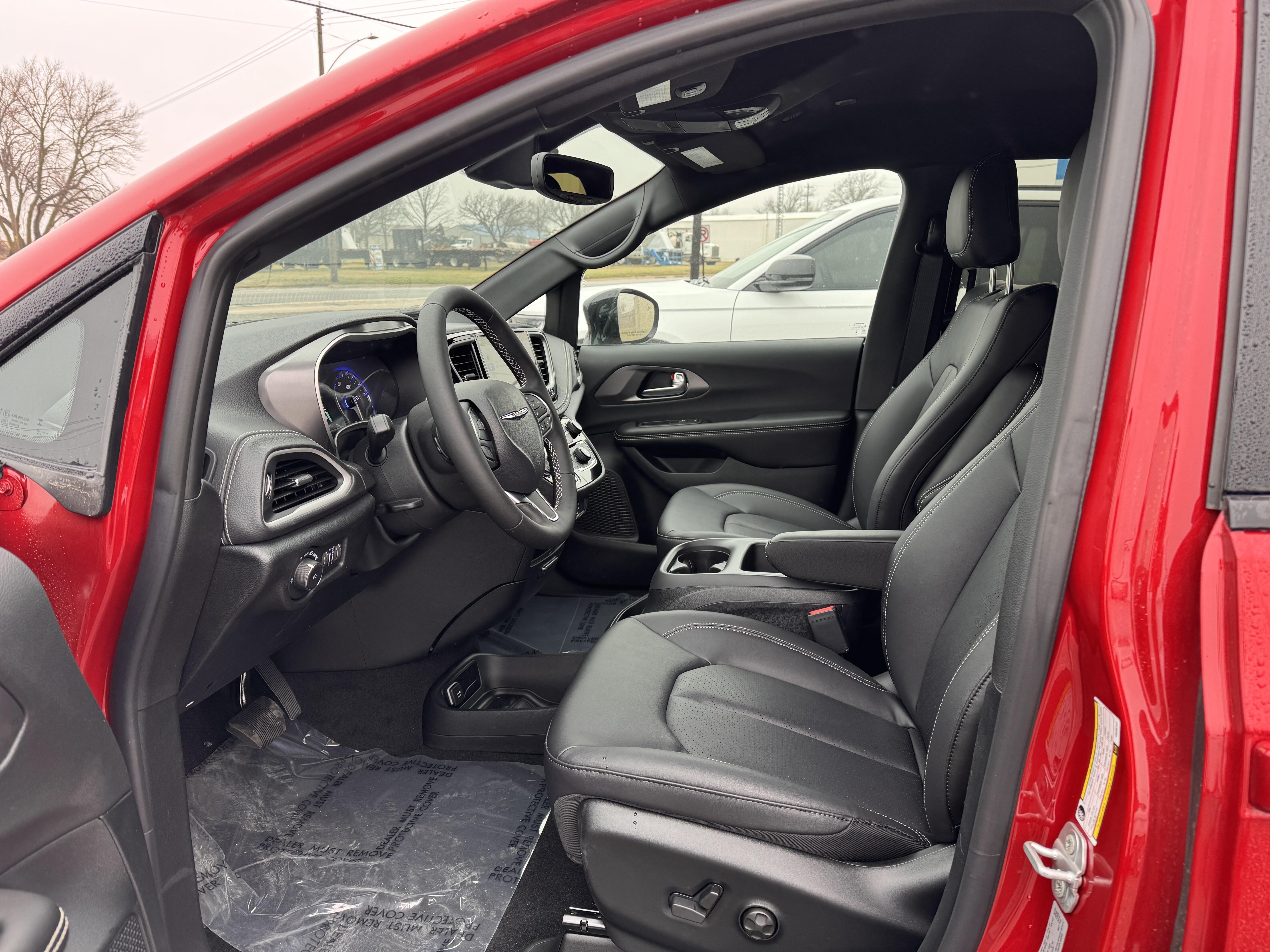 2026 Chrysler Pacifica Select - Photo 11