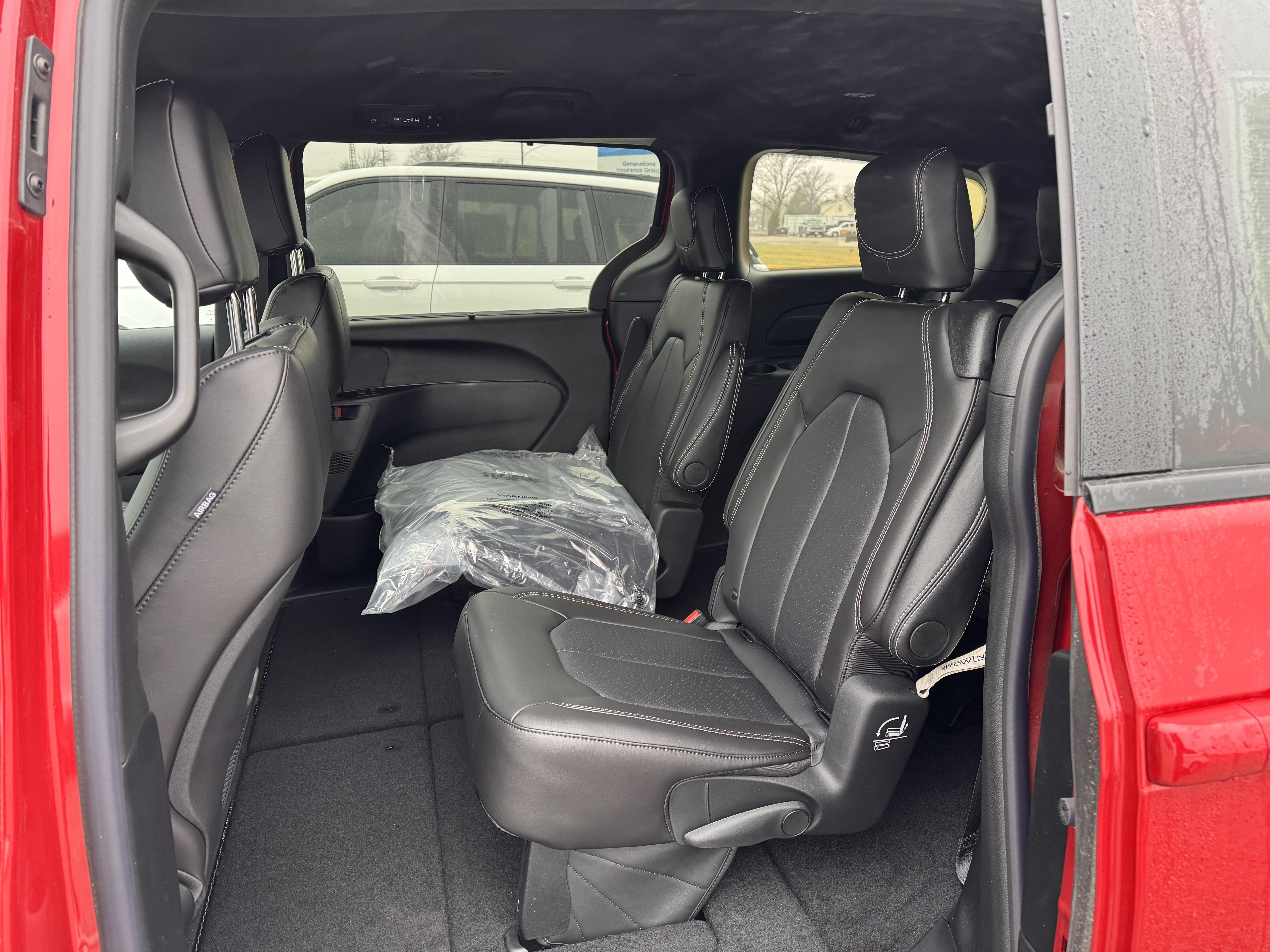 2026 Chrysler Pacifica Select - Photo 9