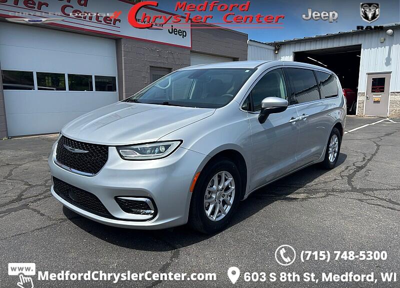 2023 Chrysler Pacifica Touring L's photo