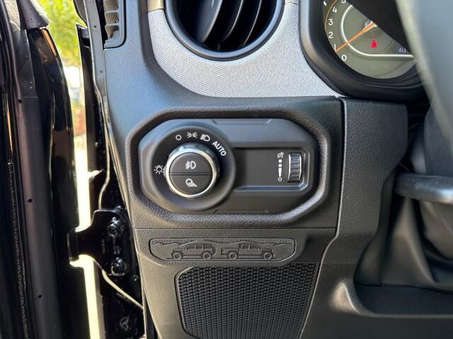 2025 Jeep Gladiator Willys - Photo 12