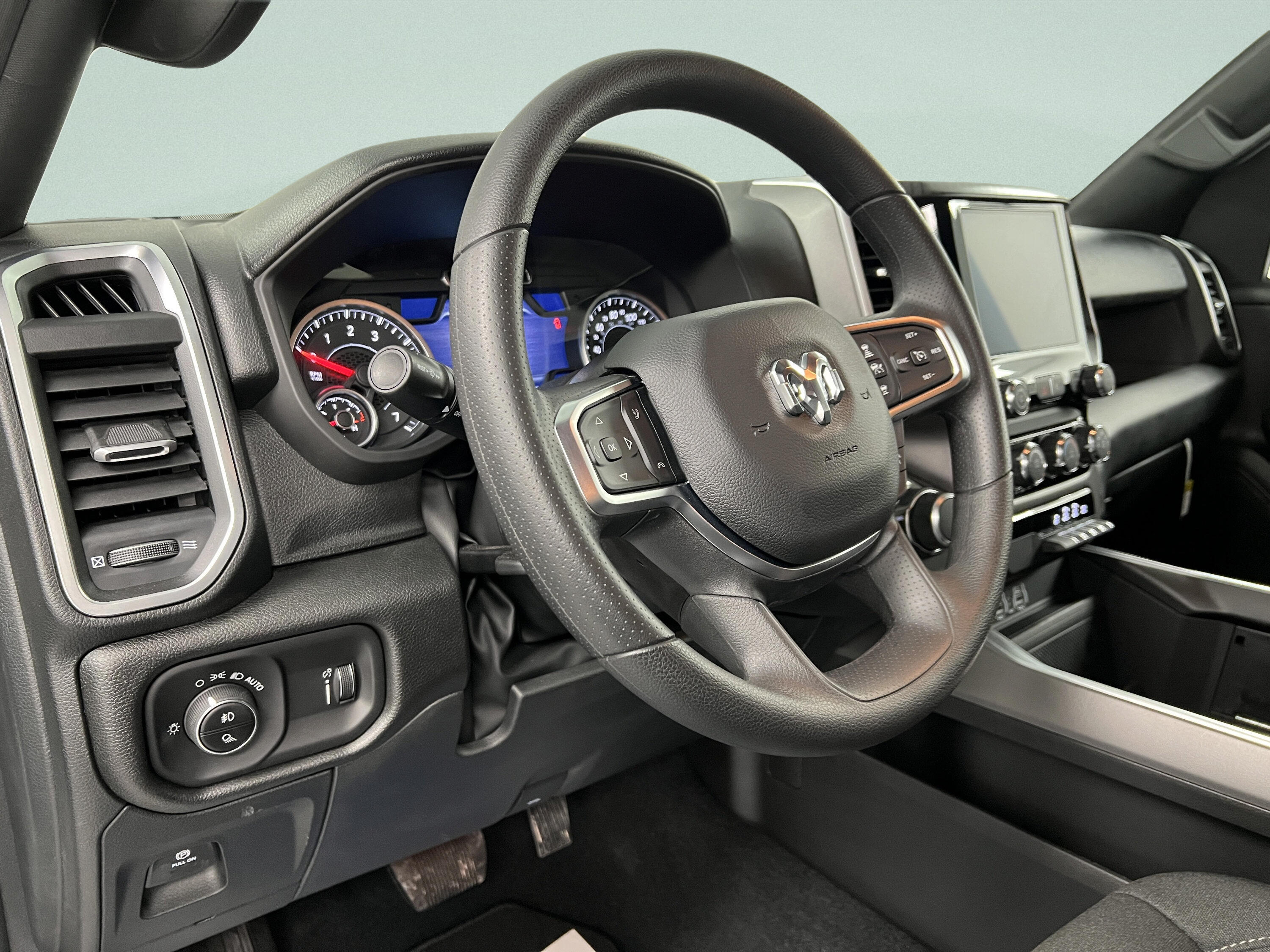 2026 RAM 1500 Express - Photo 13