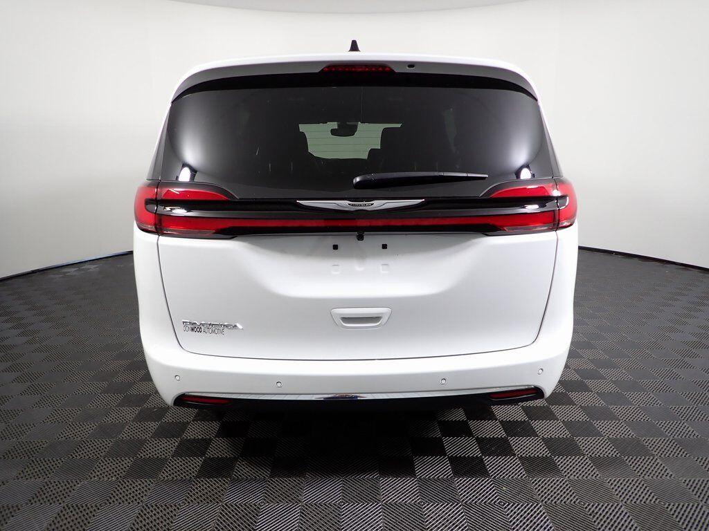 2026 Chrysler Pacifica Select - Photo 13