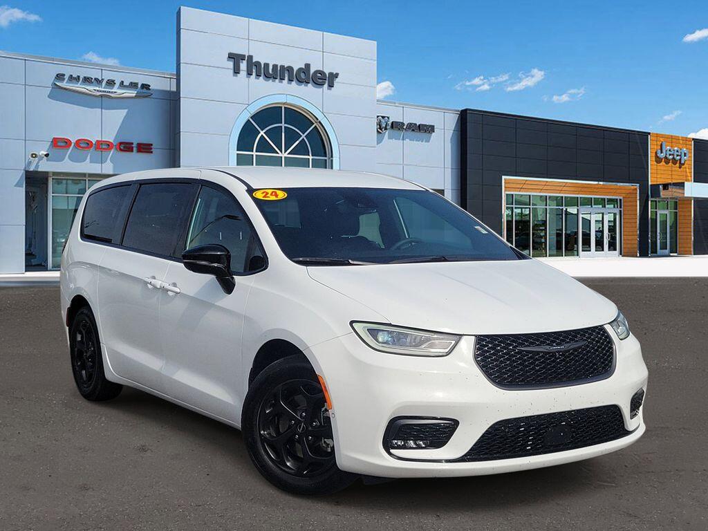 2024 Chrysler Pacifica Hybrid Select S-Appearance PHEV's photo