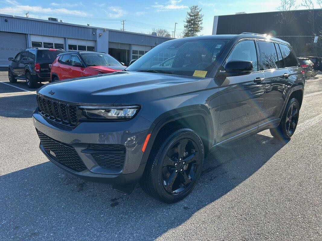 2023 Jeep Grand Cherokee Altitude's photo