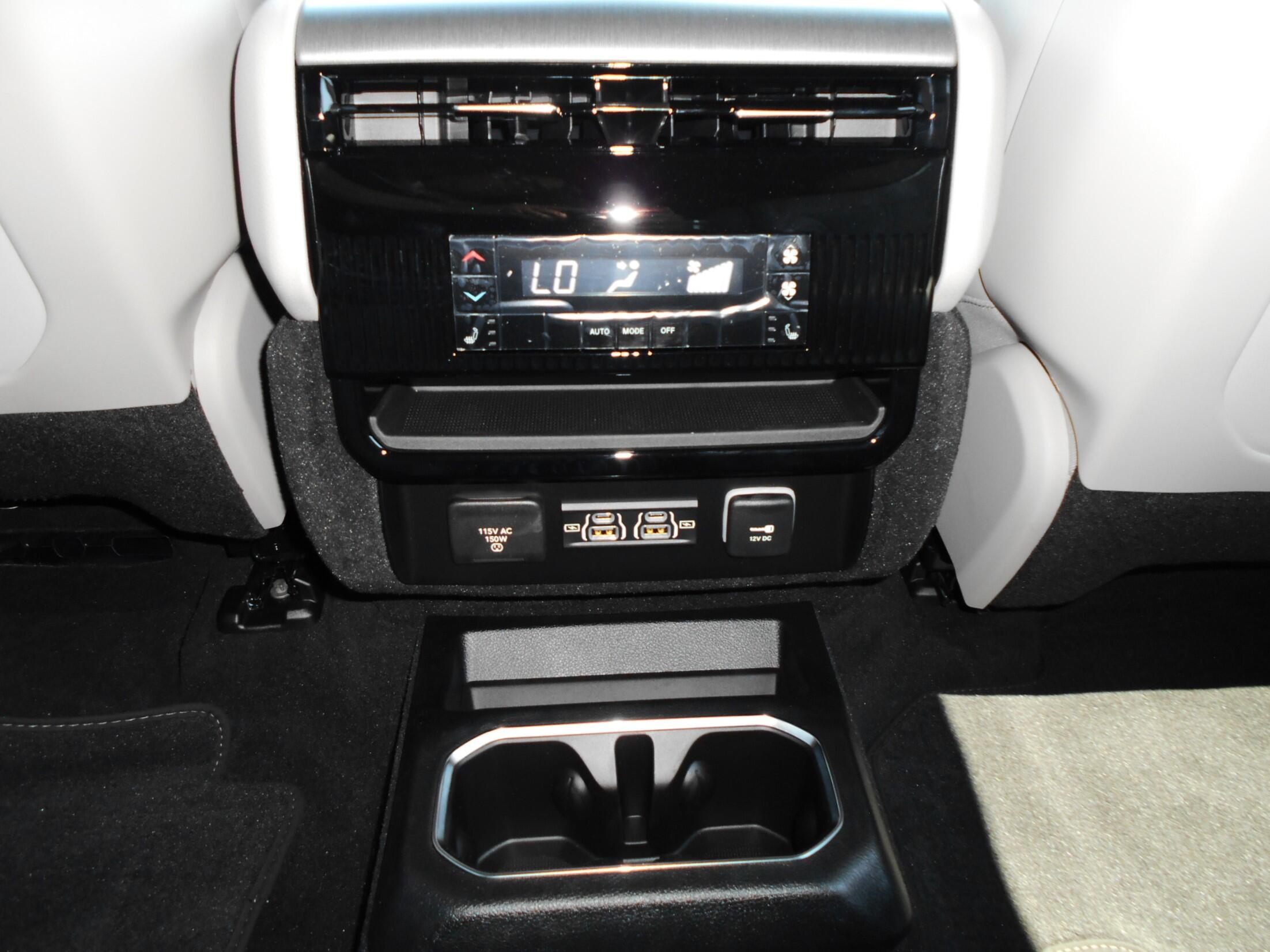 2025 Jeep Wagoneer Series II - Photo 23