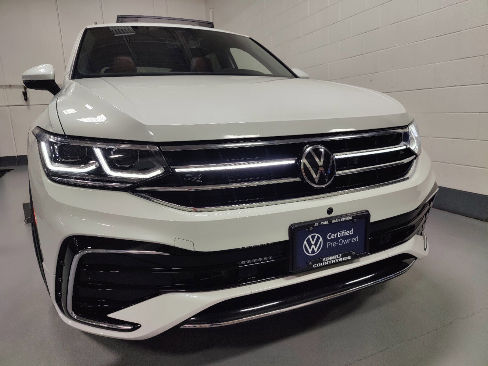 Used 2022 Volkswagen Tiguan SEL R-LINE with VIN 3VV4B7AX6NM135876 for sale in Maplewood, Minnesota