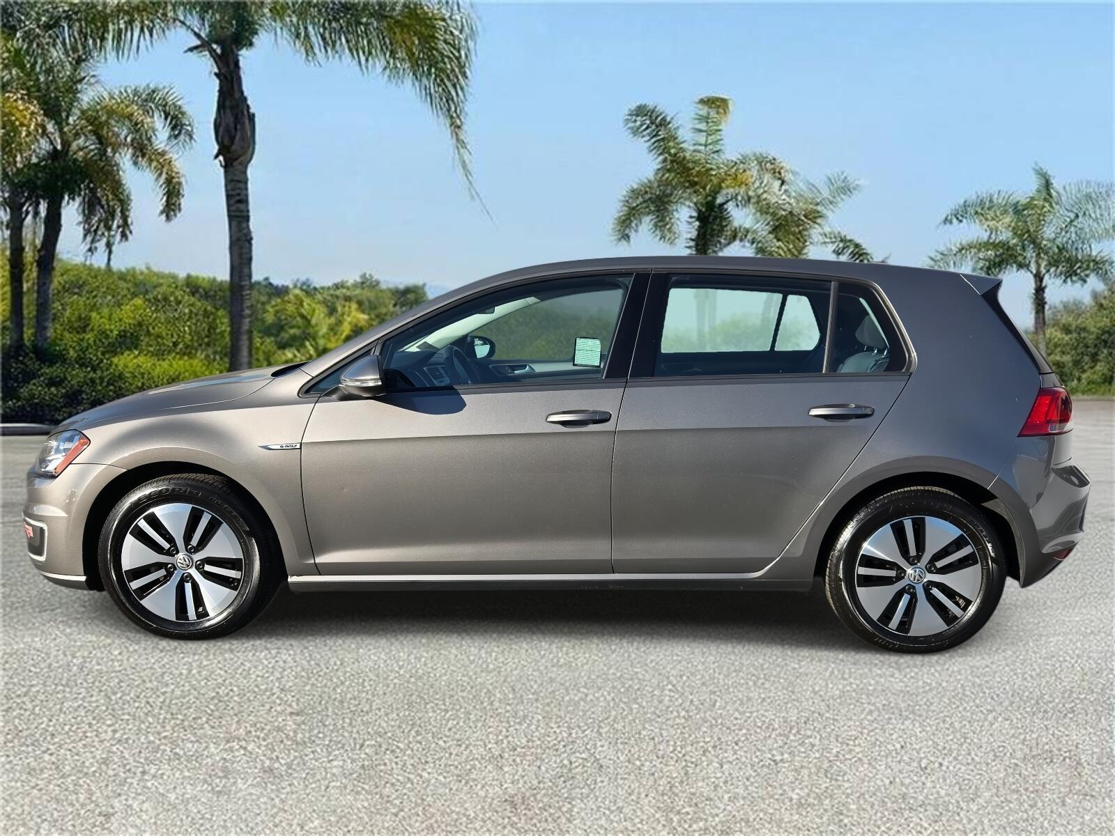 Used 2016 Volkswagen e-Golf e-Golf SE with VIN WVWKP7AU9GW915659 for sale in Downey, CA