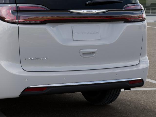 2025 Chrysler Pacifica Select - Photo 13