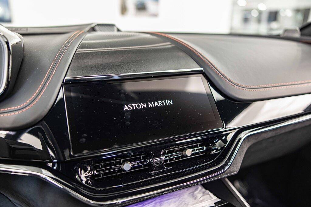 2026 Aston Martin DBX S - Photo 29