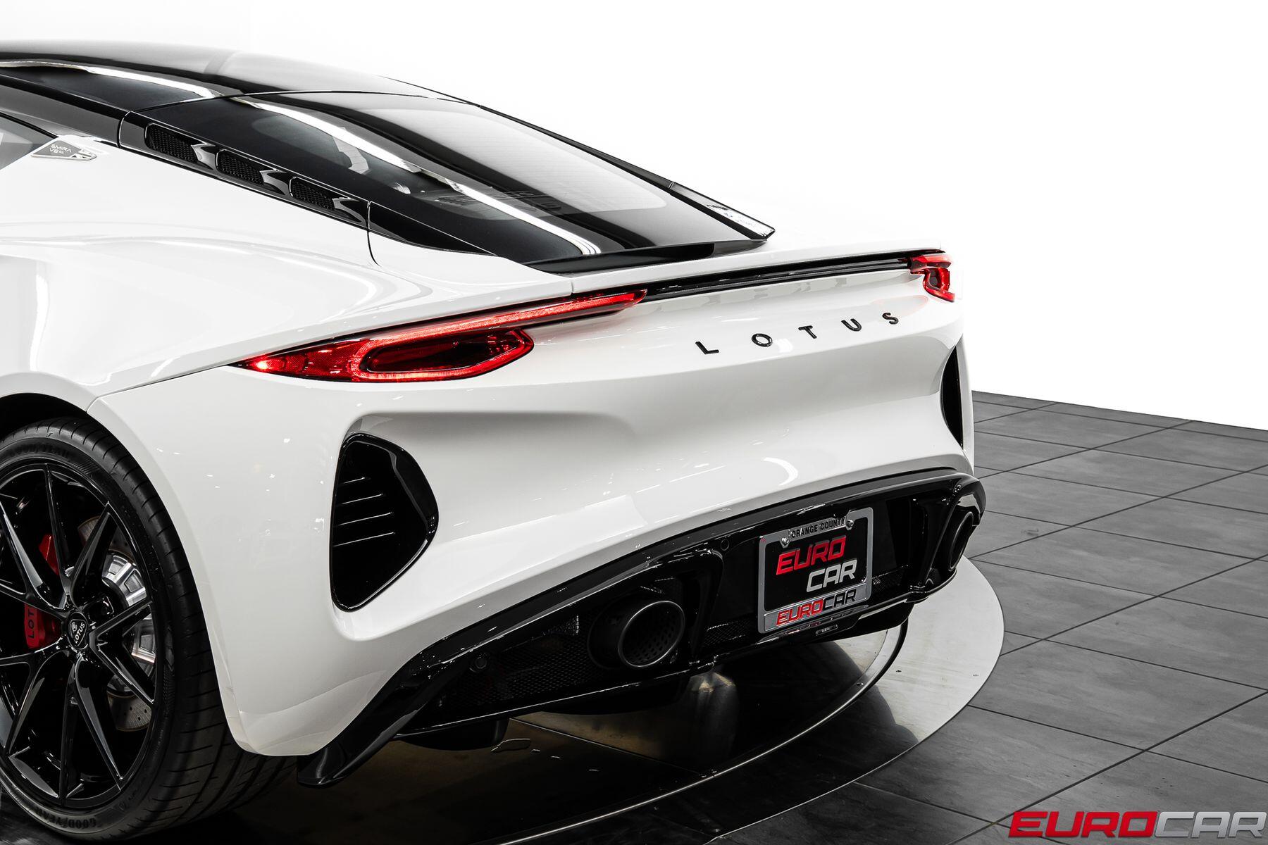 2026 Lotus Emira - Photo 17