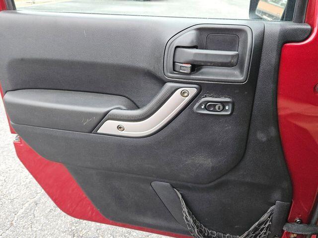 2011 Jeep Wrangler Unlimited Sahara - Photo 15