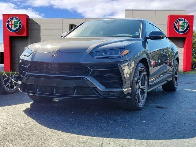 2021 Lamborghini Urus's photo