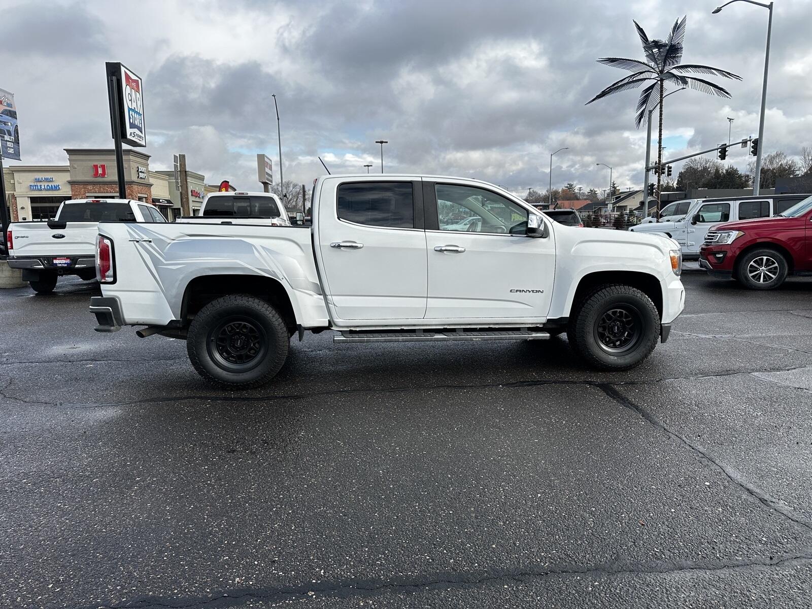 2017 GMC Canyon SLT photo 9