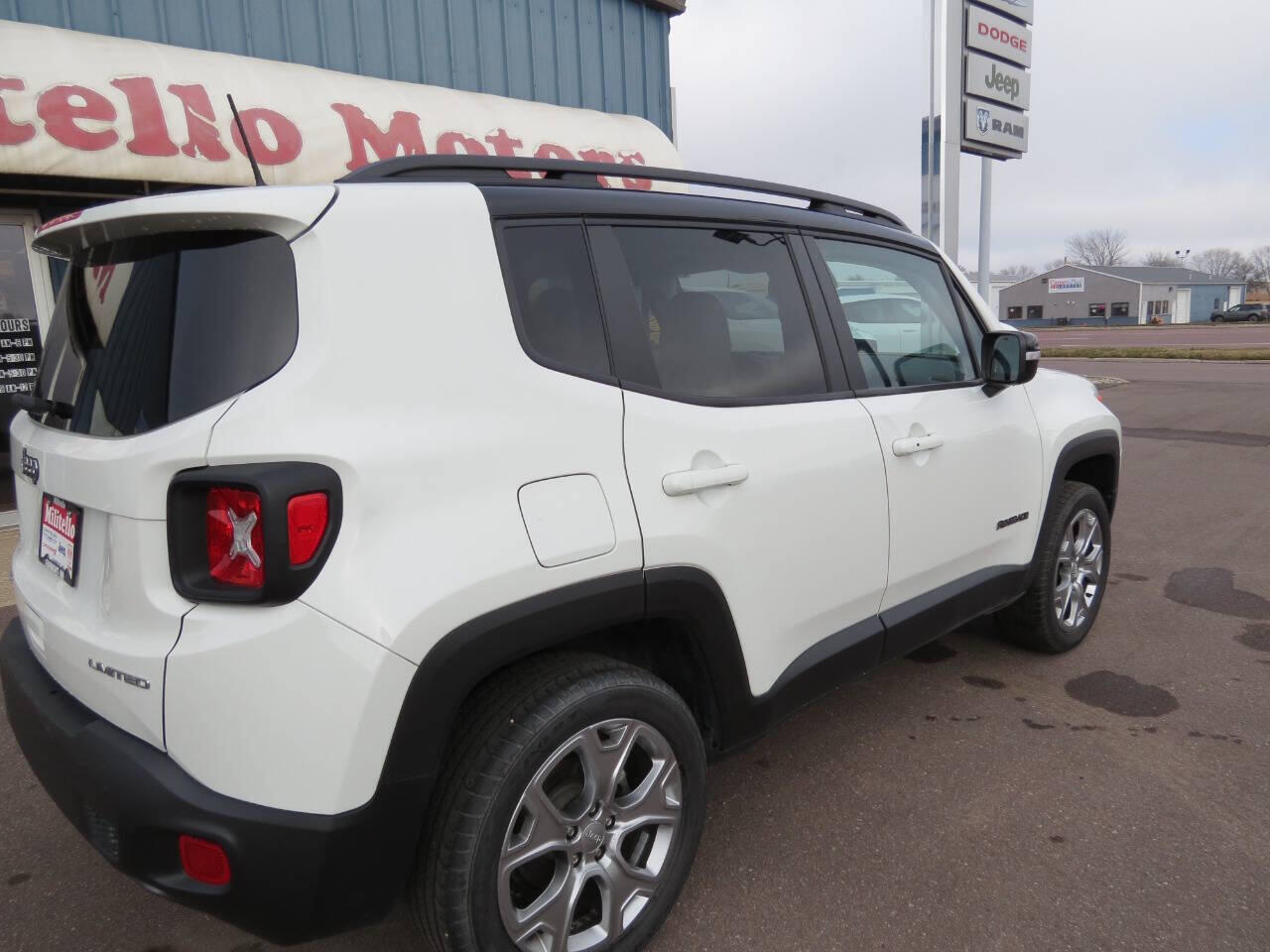 Used 2022 Jeep Renegade Limited with VIN ZACNJDD1XNPN61771 for sale in Fairmont, Minnesota