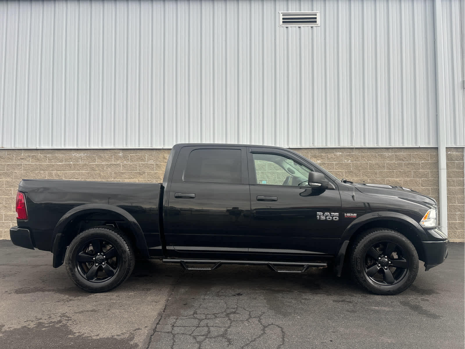 Used 2015 RAM Ram 1500 Pickup Outdoorsman with VIN 1C6RR7LT6FS636650 for sale in Wilmington, OH