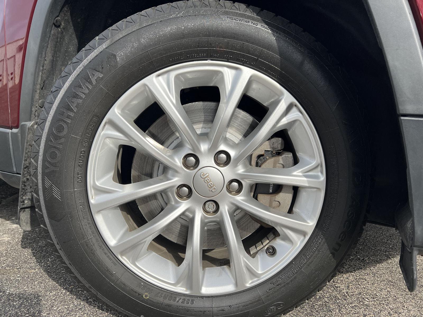 Used 2019 Jeep Cherokee Latitude with VIN 1C4PJLCB0KD327410 for sale in Morris, IL