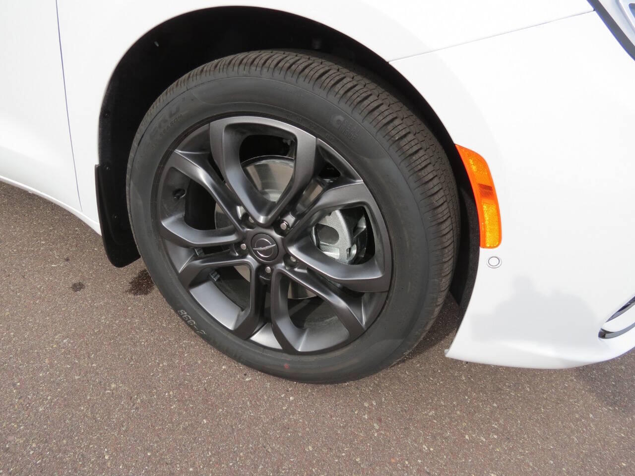 2026 Chrysler Pacifica Select - Photo 10