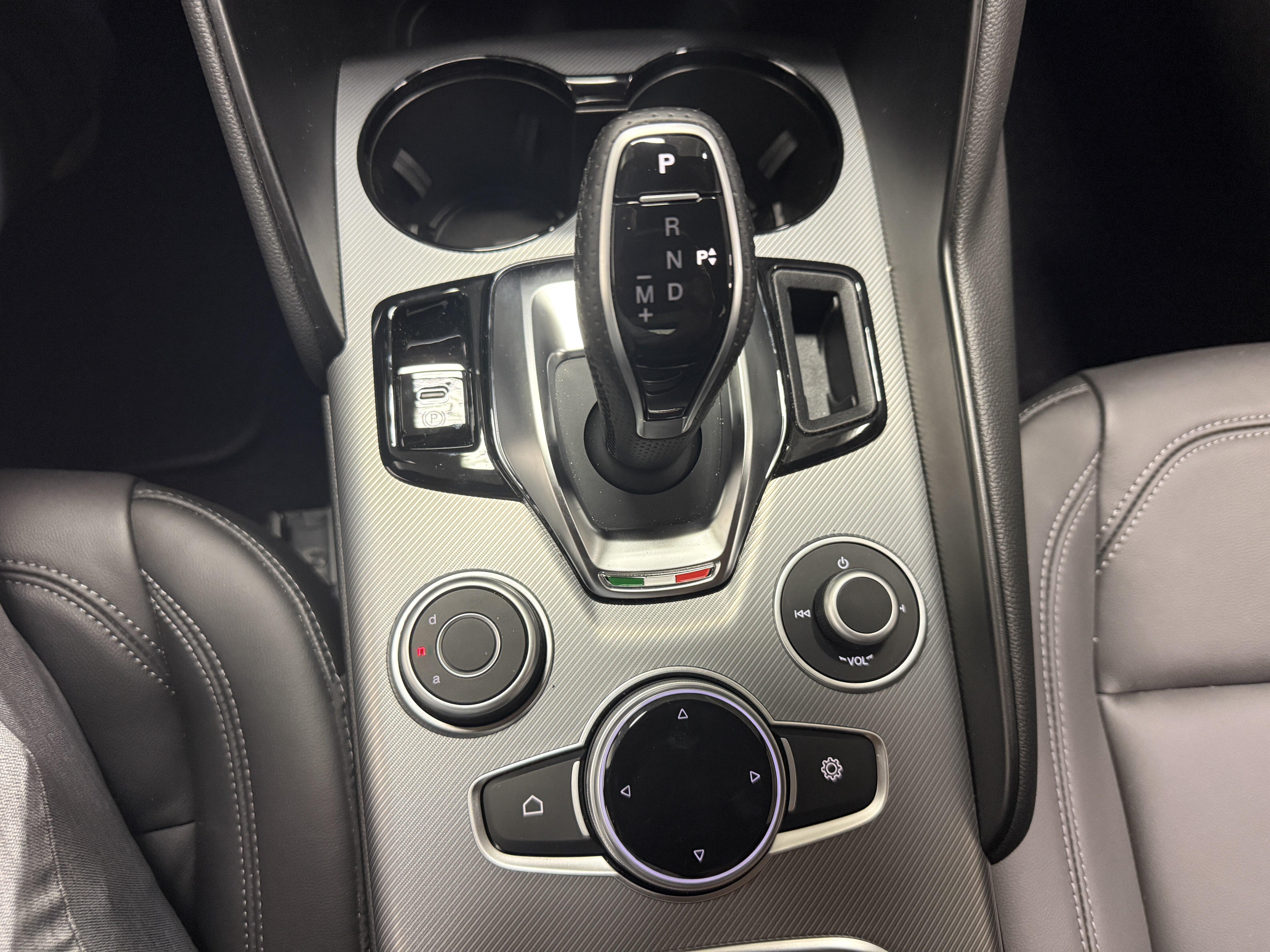 2026 Alfa Romeo Giulia Base - Photo 17