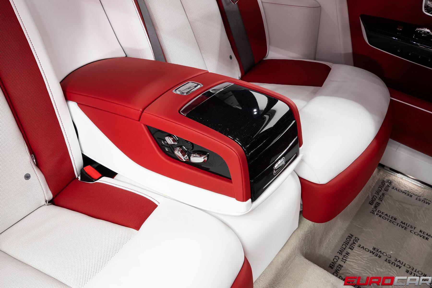 2023 Rolls-Royce Phantom EWB *CASCADE GOLD PASSENGER FASCIA*Image 40