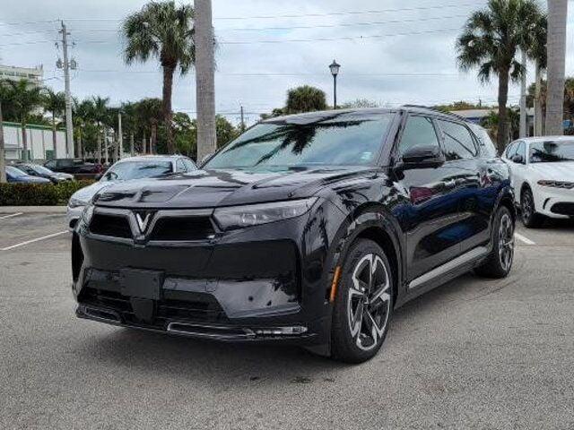 2024 VinFast VF 9 PLUS's photo