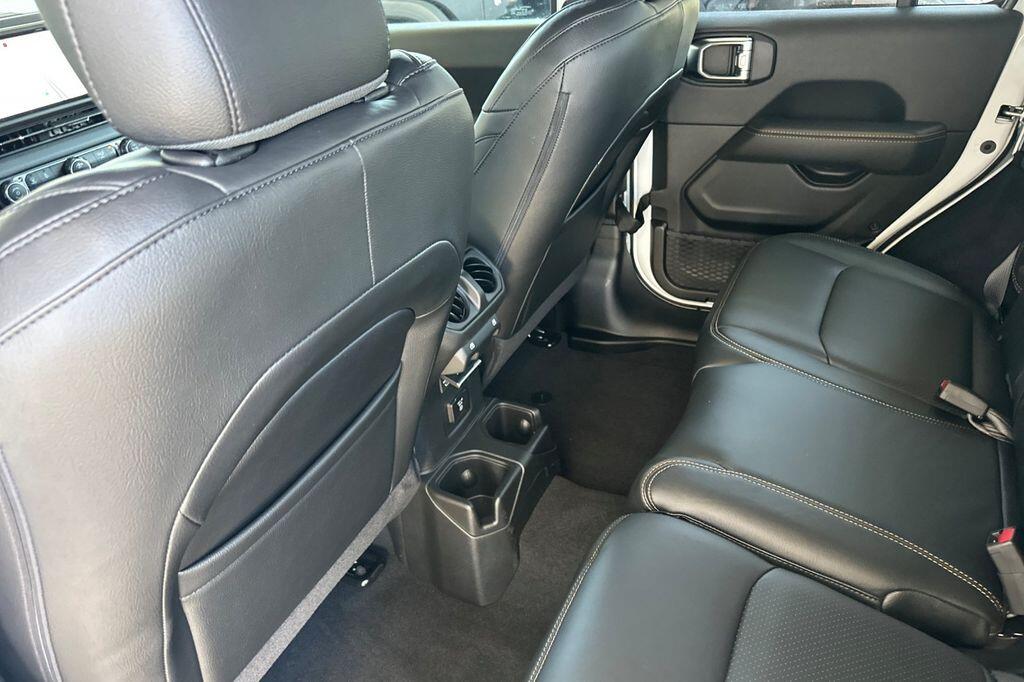 2025 Jeep Wrangler 4-Door Sahara - Photo 9