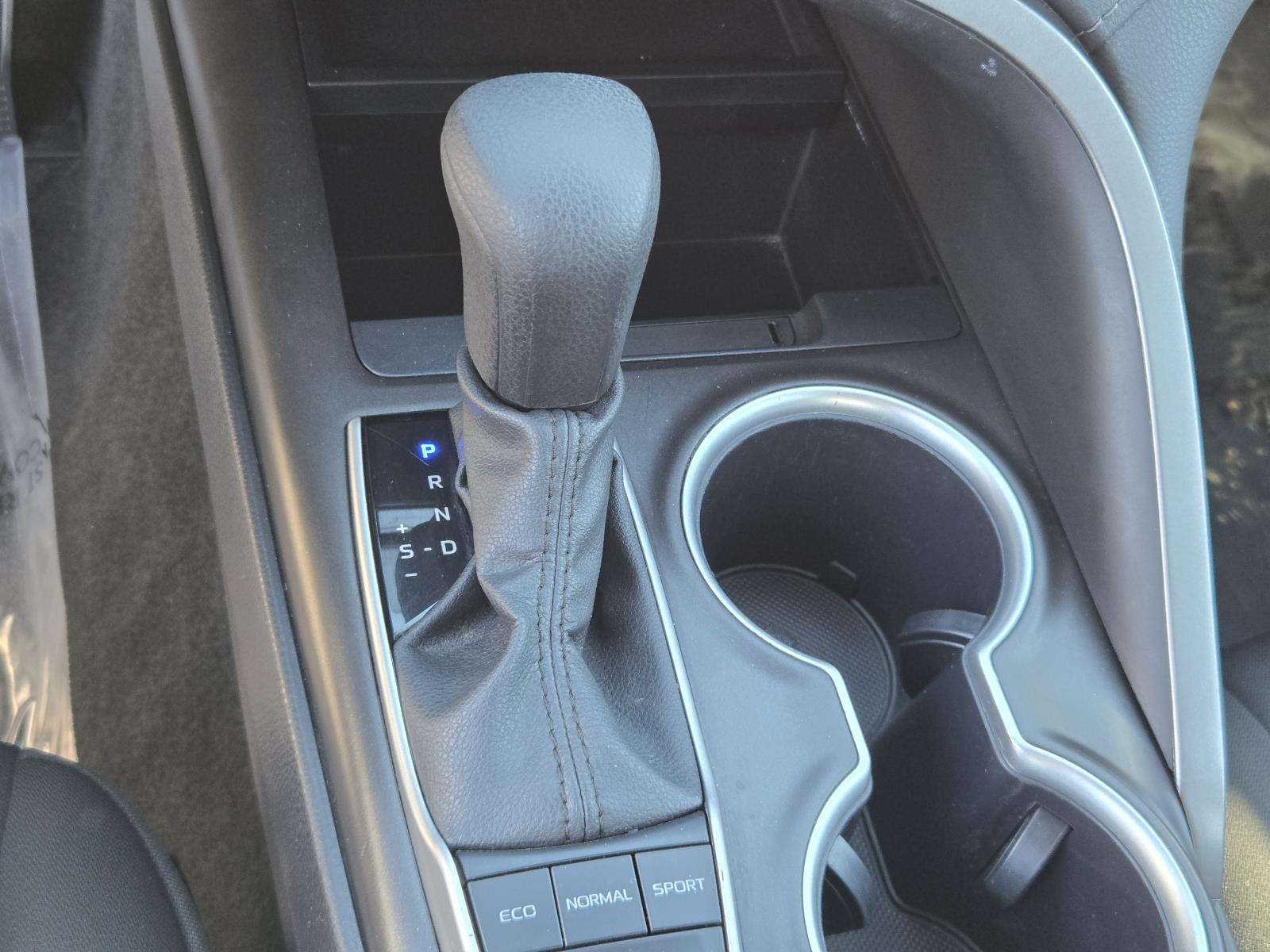2024 Toyota Camry LE - Photo 12