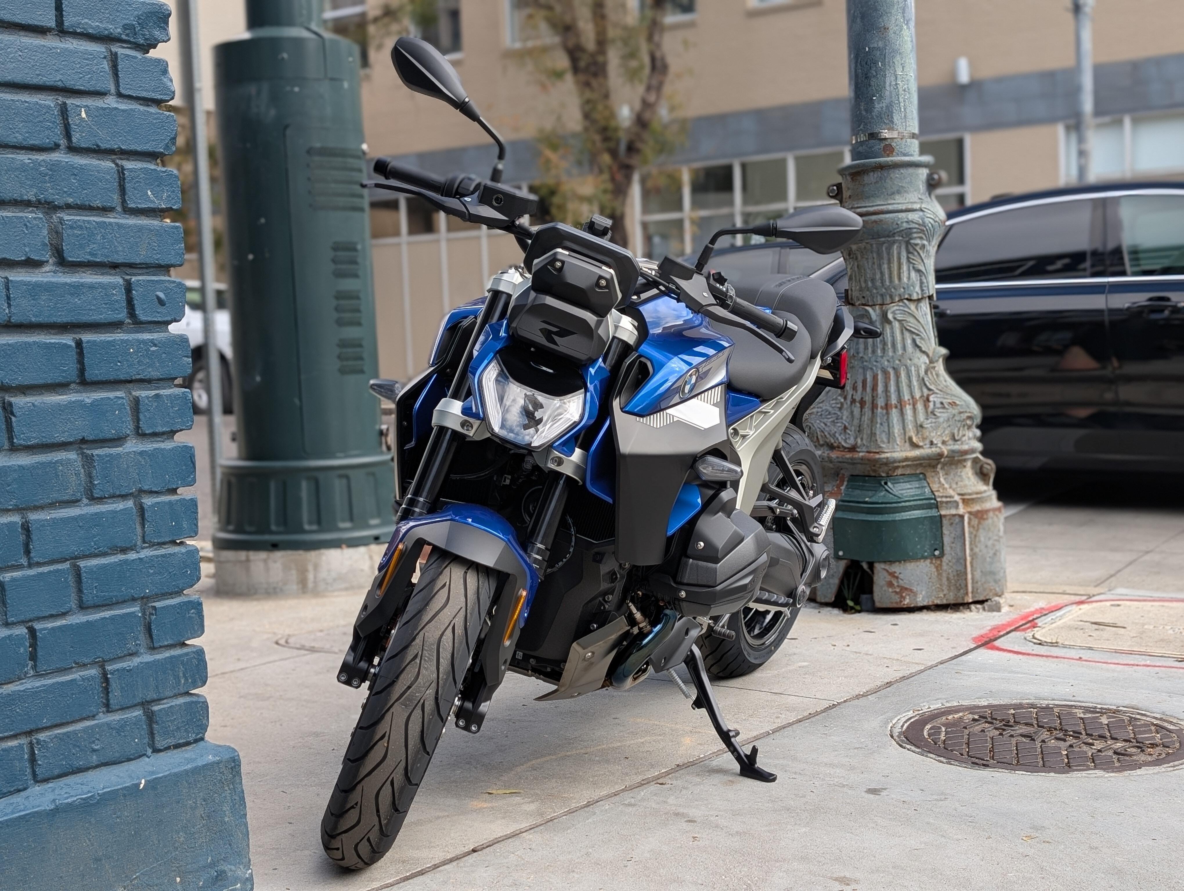 New 2026 BMW R1300R 