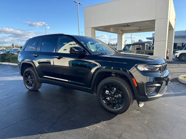 2025 Jeep Grand Cherokee Altitude's photo