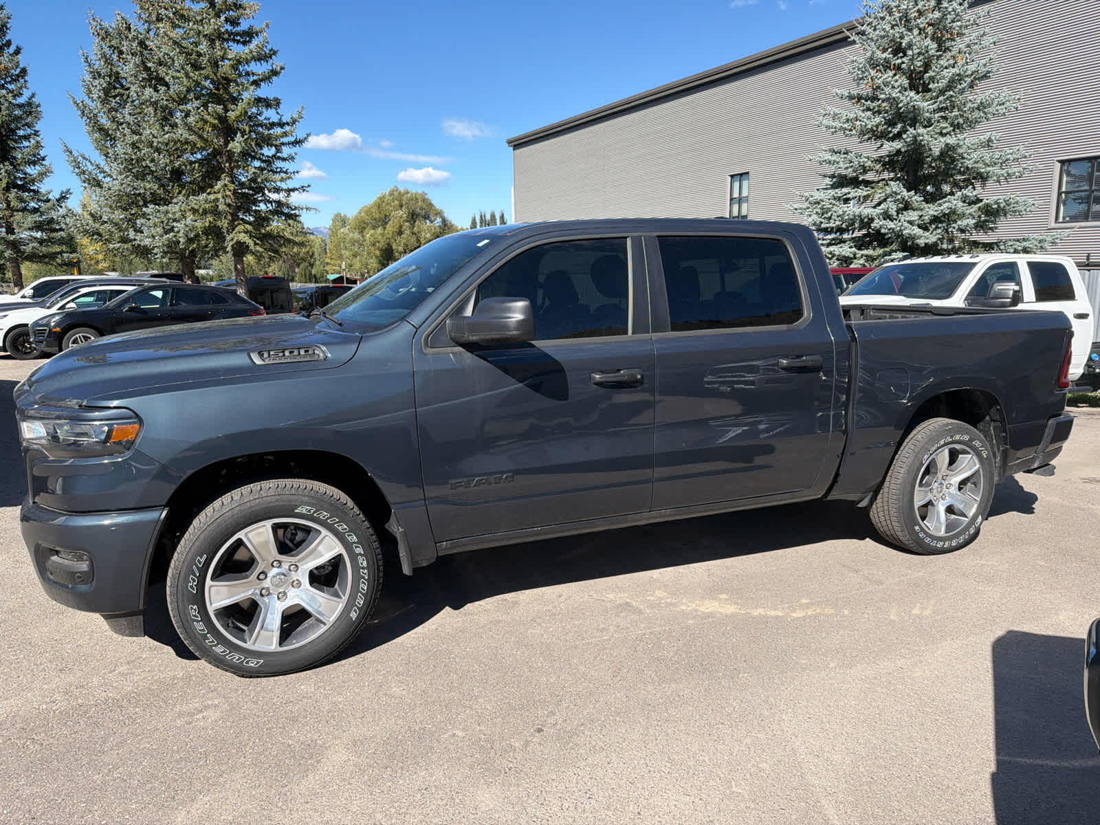 2026 RAM 1500 Express - Photo 12
