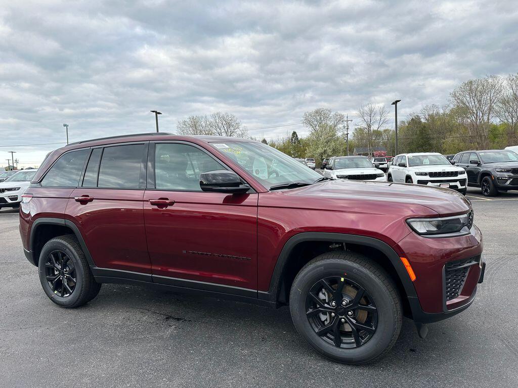 2026 Jeep Grand Cherokee Grand Cherokee Laredo Altitude 4x4