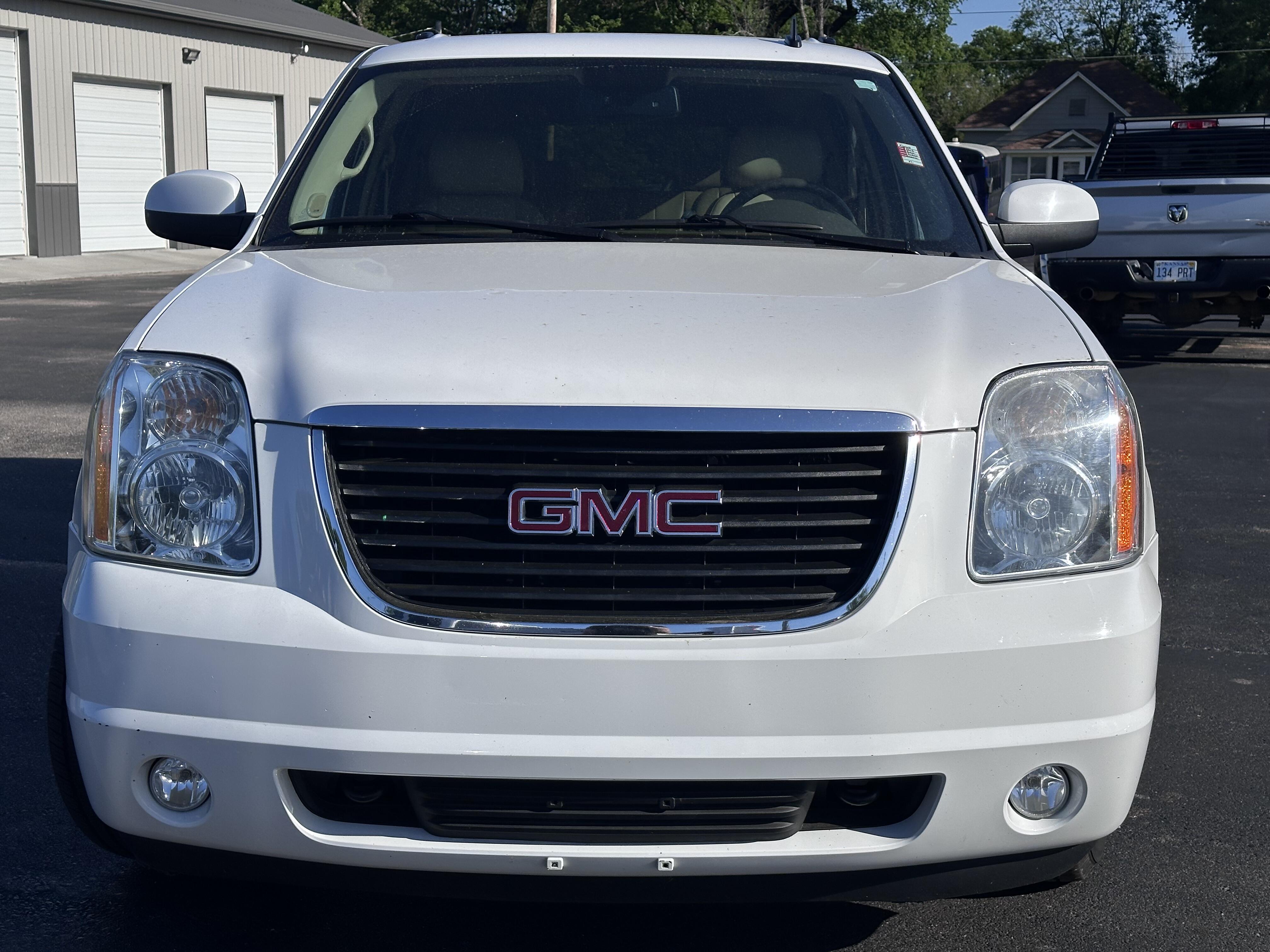 Used 2013 GMC Yukon XL SLT with VIN 1GKS2KE73DR262492 for sale in Chanute, KS