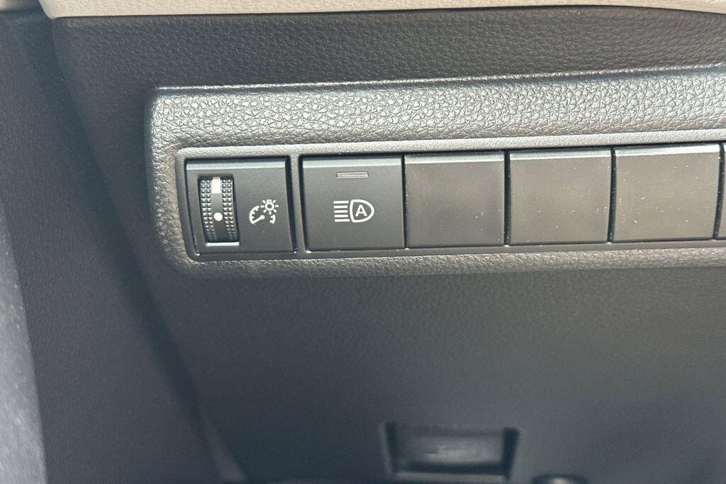 2025 Toyota Corolla SE - Photo 26