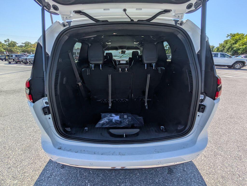 2026 Chrysler Pacifica Select - Photo 6
